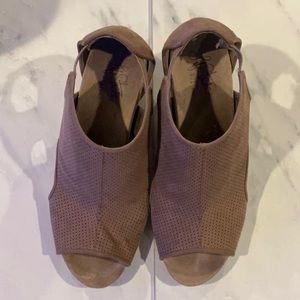 Life stride Mushroon Microfiber Heels